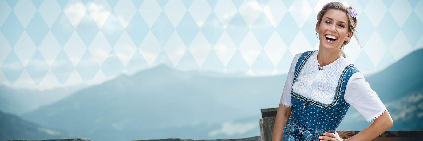Dame in blauem Dirndl
