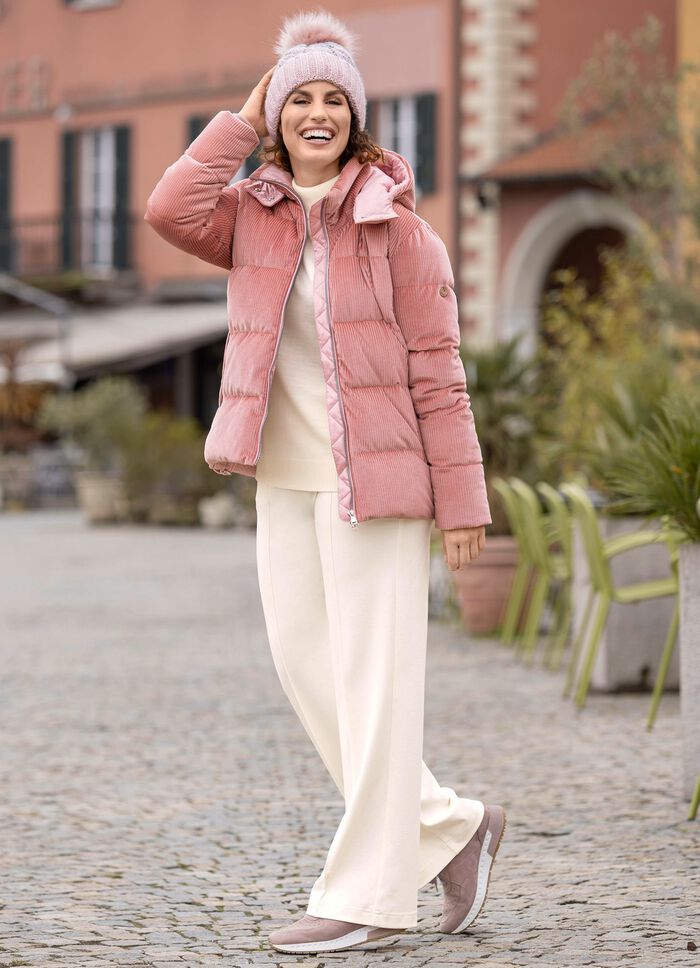 Hose in modischer Weite 