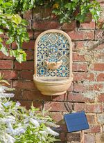 Solar-Wandbrunnen mit mediterranem Flair 