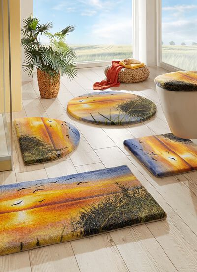 Farbenpr&auml;chtige Badgarnitur mit sch&ouml;ner Bandeinfassung 