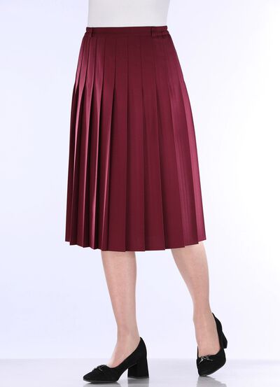 Rock mit figurg&uuml;nstigen Rundumfalten 