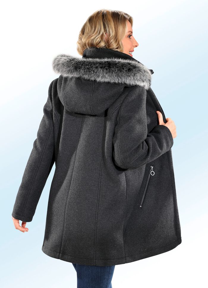 Jacke in stilvoller Schnittf&uuml;hrung 