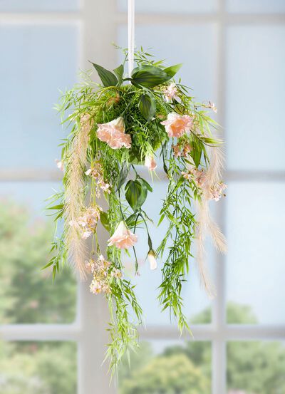 Lysianthus-Gesteck zum H&auml;ngen 