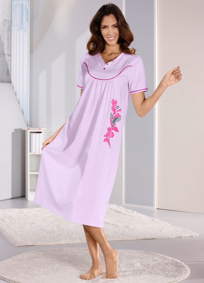 Wadenlanges Nachthemd mit Knopfleiste und kurzen &Auml;rmeln  