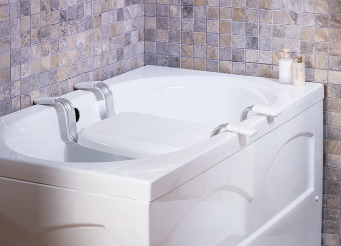 Praktischer Badewannensitz 