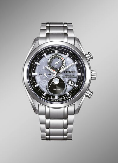 Funk-Solar-Herrenuhr mit Super-Titanium-Bandgeh&auml;use 