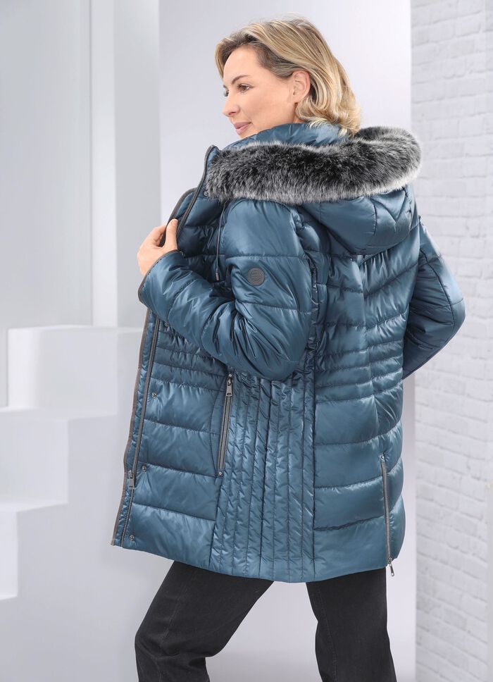 Jacke mit figurfreundlicher L&auml;ngssteppung seitlich 