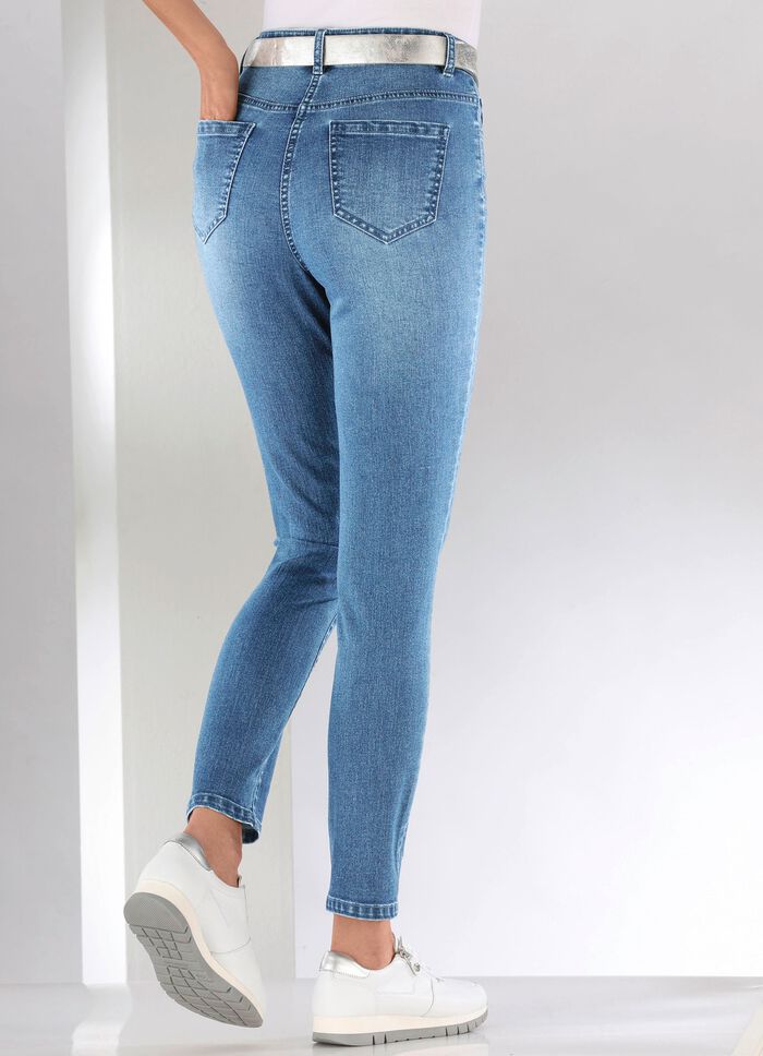Jeans mit floralen Lochstickereien und Strasssteinchen 