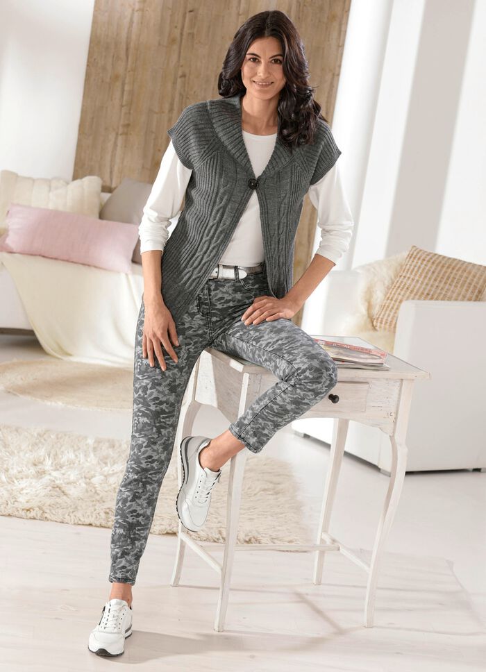 Jeans mit Camouflage-Dessinierung 