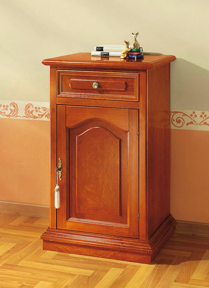 Teilmassive Kommode mit Echtholzfurnier 