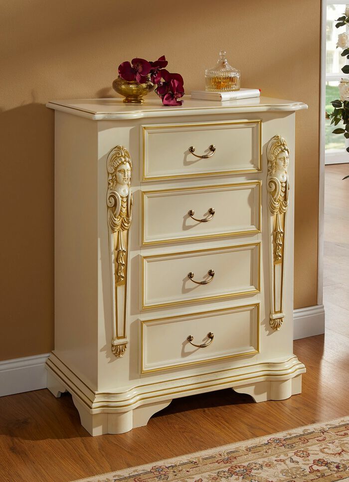 Italienische Kommodenserie mit reich verzierten Fronten 