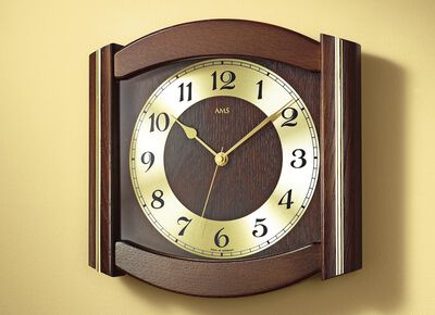 Funk-Wanduhr aus massivem Holz 