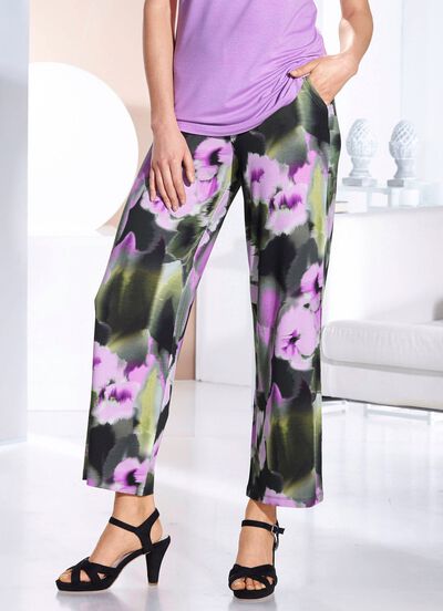 Hose mit ausdrucksstarker Dessinierung 