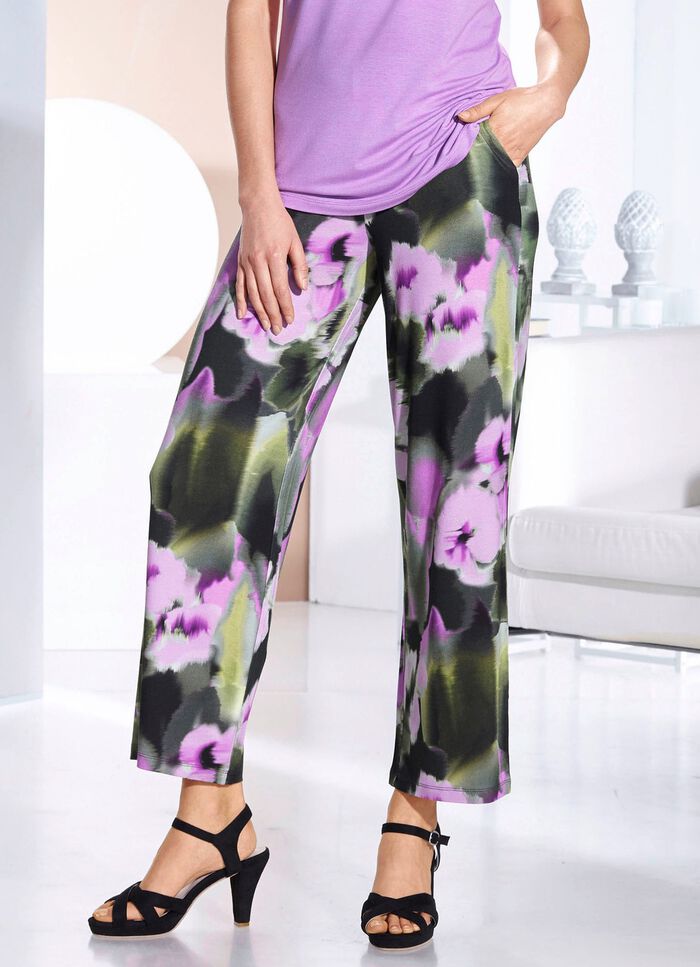 Hose mit ausdrucksstarker Dessinierung 