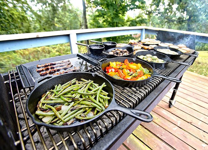Gusseiserne Pfanne aus geschmiedetem Eisen 