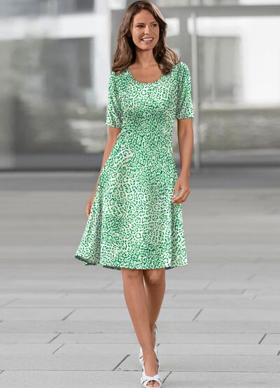 Kleid in schwingender Schlupfform 