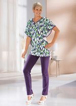 Shirt mit Zierelement am Halsausschnitt 