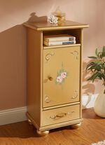 Teilmassive M&ouml;belserie mit Echtholzfurnier 