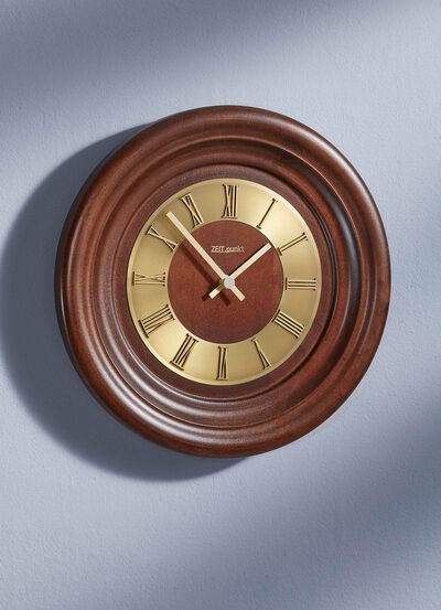 Wanduhr aus massivem Holz 
