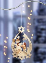 Im Erzgebirge gefertigtes Fensterbild aus Holz 