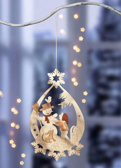 Im Erzgebirge gefertigtes Fensterbild aus Holz 