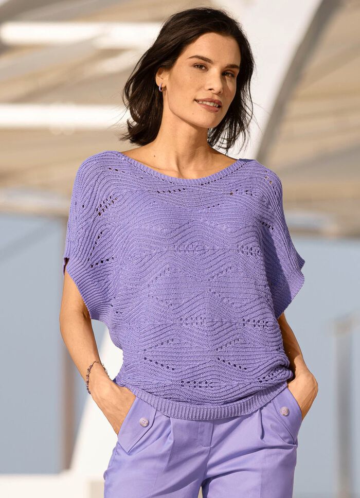 Pullover in quergestrickem Dessin 