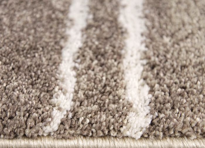 Br&uuml;cken und Teppiche mit fein gearbeiteter Bord&uuml;re 