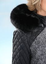 Kurzmantel im angesagten Materialmix 