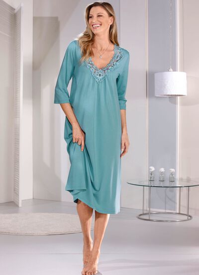 Nachthemd, wadenlang mit floraler Stickereispitze 