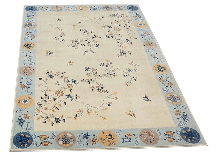 Br&uuml;cken und Teppiche mit Blumen- und Rankenmotiven 