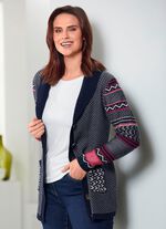 Strickjacke im Mustermix 