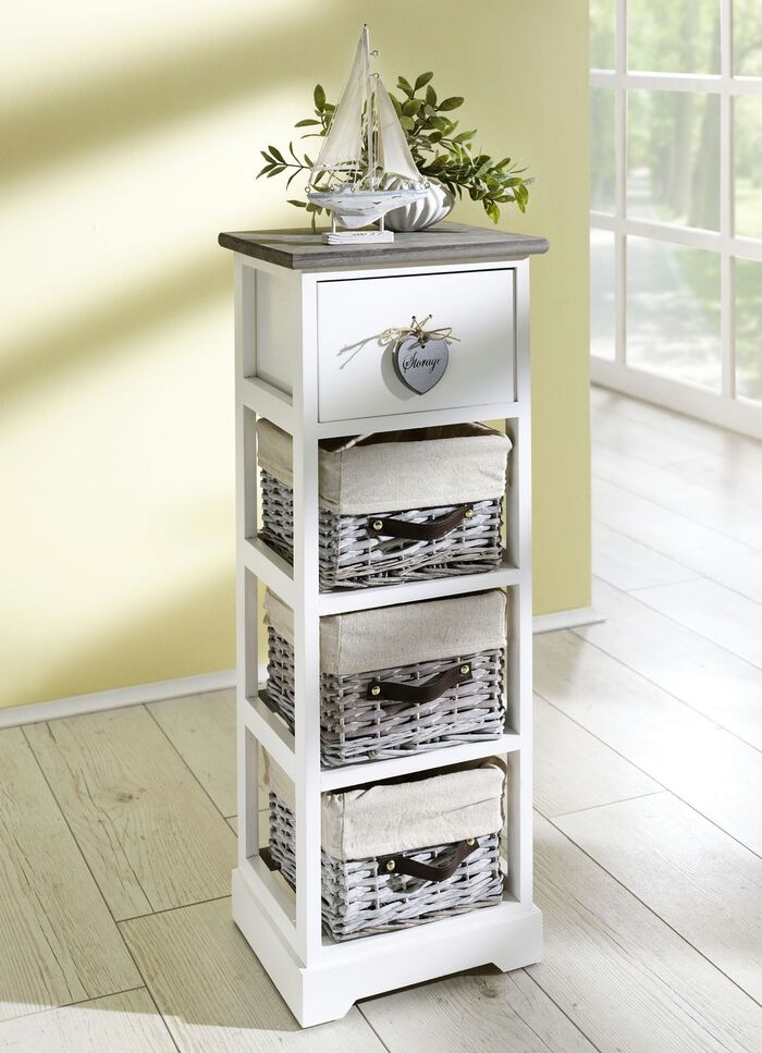 Kommode aus Massivholz mit eingearbeiteten Gebrauchsspuren 