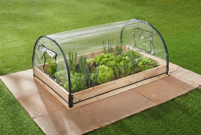 Fr&uuml;hbeet mit 2 aufrollbaren Fenstern 