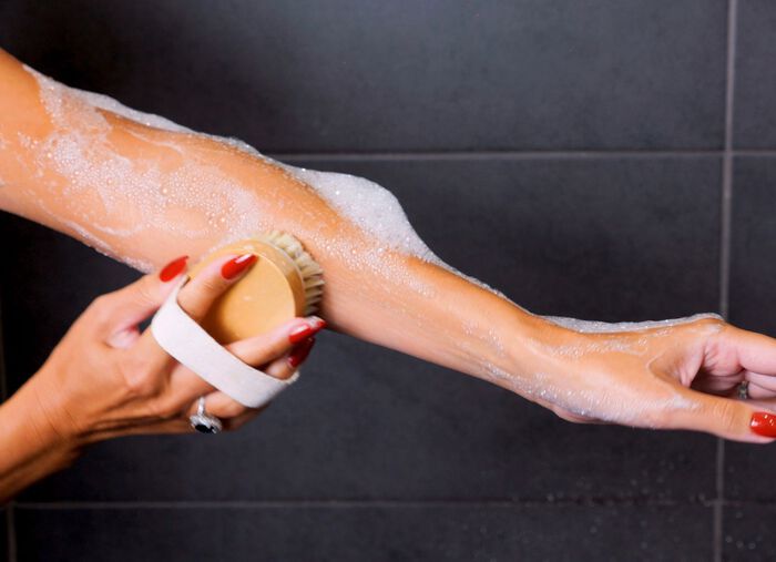 R&uuml;cken-  und Handb&uuml;rste aus Holz 