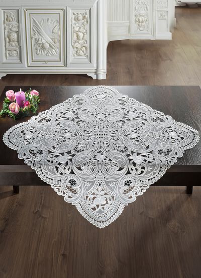 Tisch- und Raumdekoration aus echter Plauener Spitze 