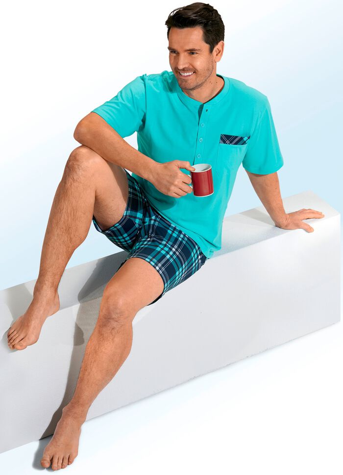 Shorty aus BIO-Baumwolle, Knopfleiste, aufgesetzter Brusttasche und Karodessin 